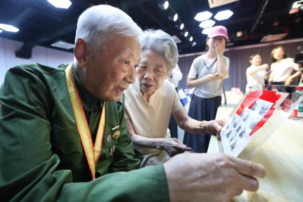 亿财配资 城事 | 抗战胜利80周年纪念邮票上海首发